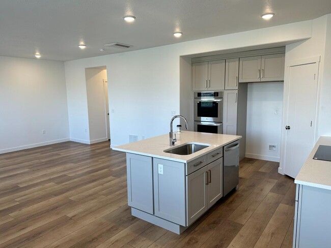 Building Photo - 1520 Fiore Dr