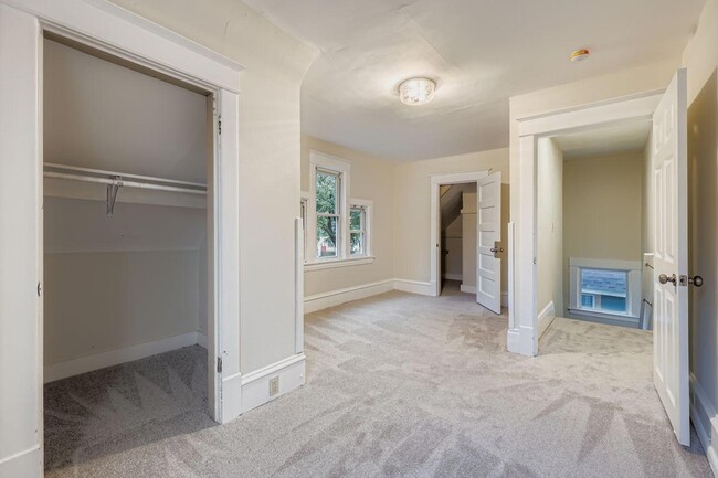 Building Photo - 2939 Russell Ave N