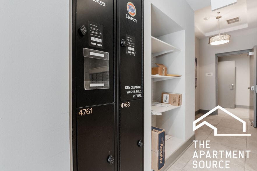 Building Photo - 301 W North Ave