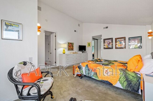 Building Photo - 1317 E Amado Rd