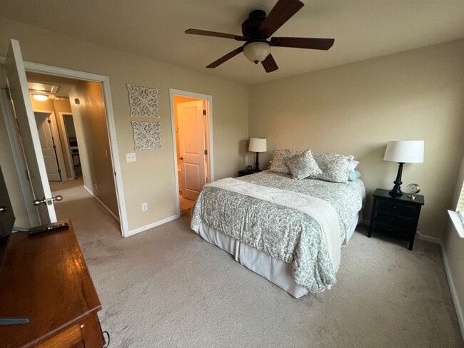 Building Photo - 3 Bedroom 4 Bath Townhouse in Bolton's Lan...