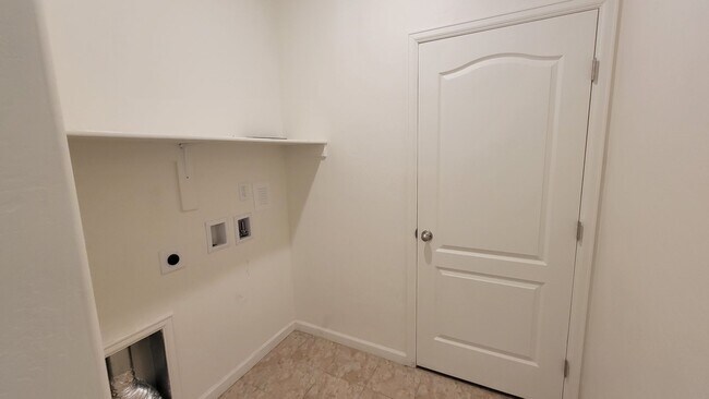 Building Photo - Modern Townhome with Views Near Mesa Mall
