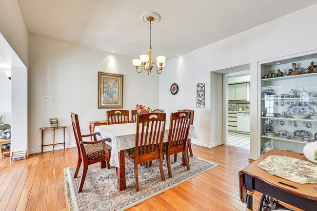 Building Photo - 107 W Windsor Ave