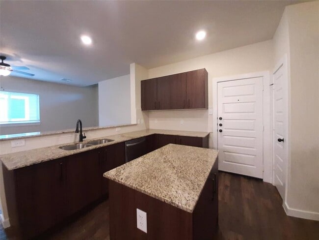 Building Photo - 25539 Starling Ln
