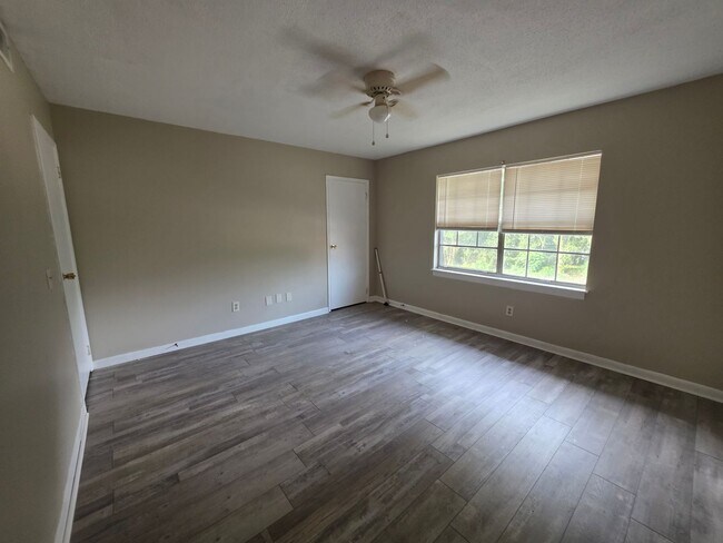 Building Photo - 1769 Tall Pines Cir