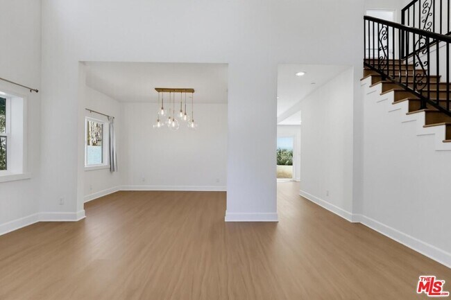 Building Photo - 3528 Mesquite Dr