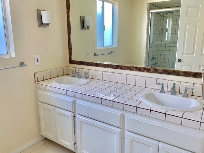 Building Photo - 1642 Harper Ave