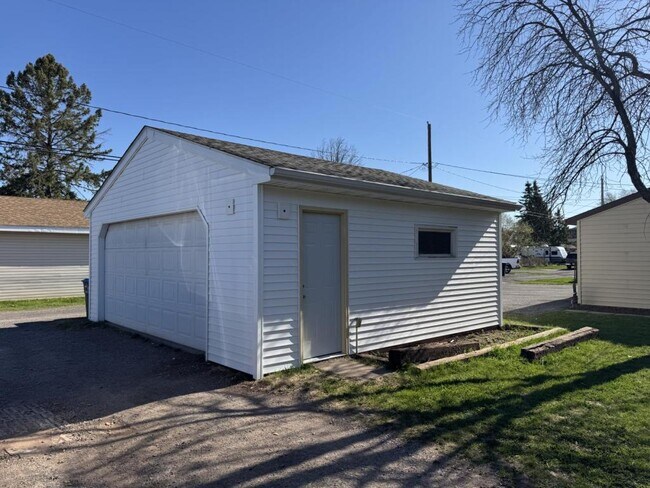 Building Photo - 811 N 21st St