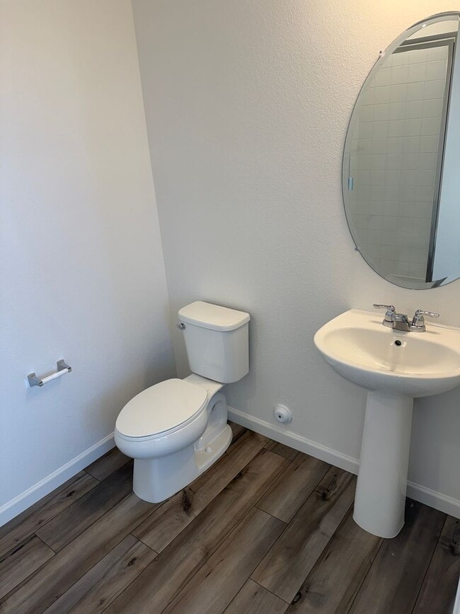 Building Photo - BRAND NEW 3 bedroom townhome in Castle Pines!