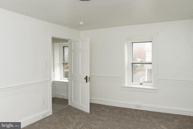 Building Photo - 2928 Lincoln Hwy E