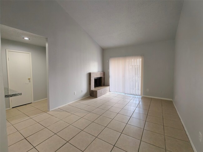 Building Photo - 8034 Antoine Dr