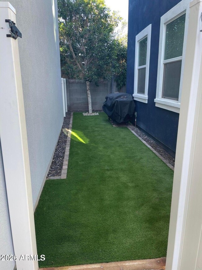 Building Photo - 710 E Boca Raton Rd