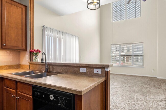 Building Photo - 10457 Stokeshill Ct