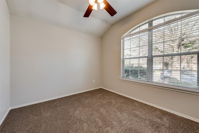 Building Photo - 5909 Paloma Blanca Dr