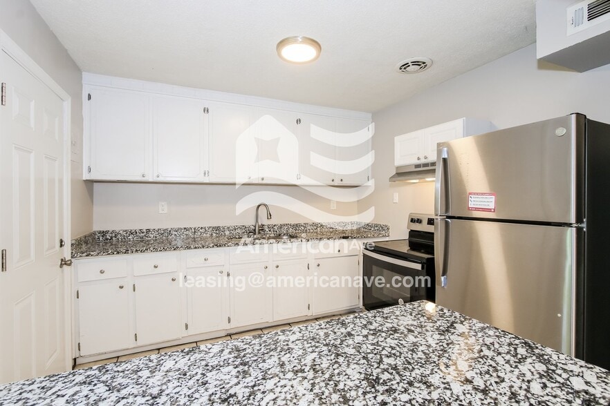 Building Photo - 731 Sommer St NE