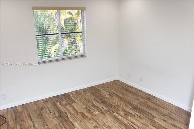 Building Photo - 947 Nandina Dr