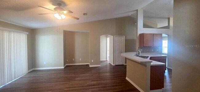 Building Photo - 10 Whittlesey Ln