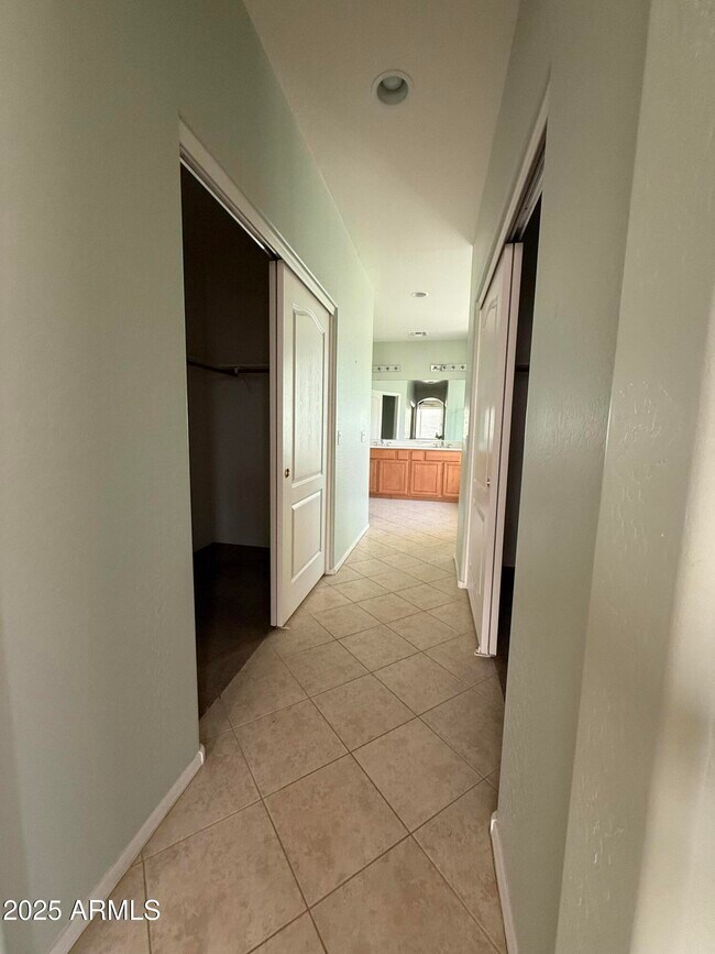 Building Photo - 22043 W Shadow Dr