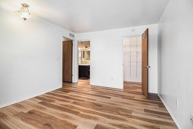 Building Photo - 225 Briarcrest Dr