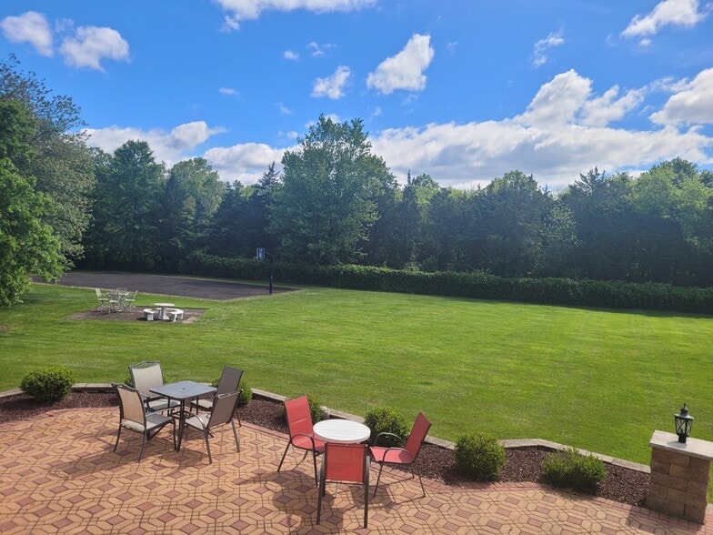 Building Photo - 21 Lenape Dr