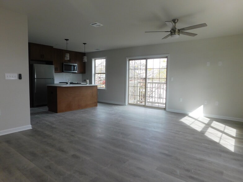 Building Photo - 1513 Maple St