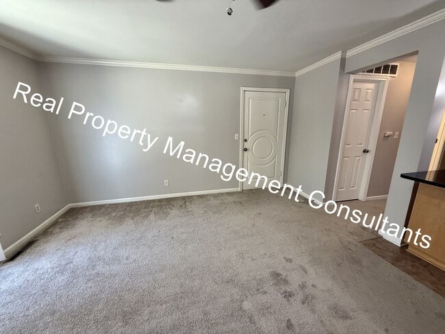 Building Photo - 2 Bedroom In Westport Rent Special