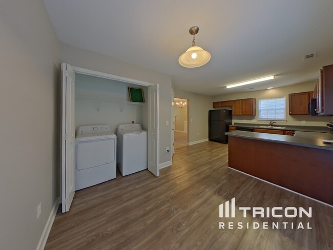 Building Photo - 2425 Reid Oaks Dr