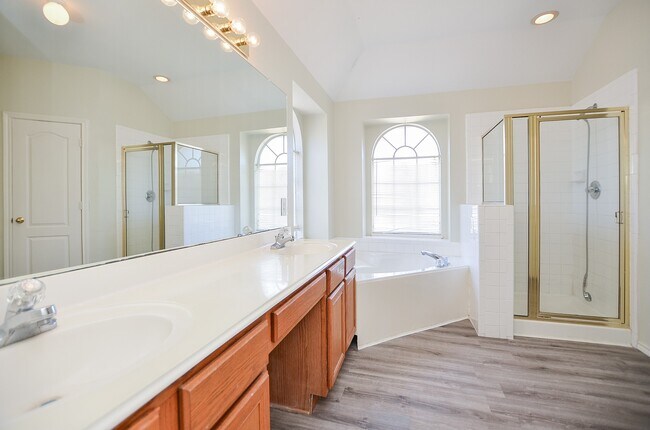 Building Photo - 21210 Woodland Green Dr