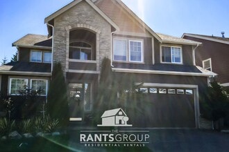 Building Photo - Spacious 5-Bedroom Home with Den & Bonus R...