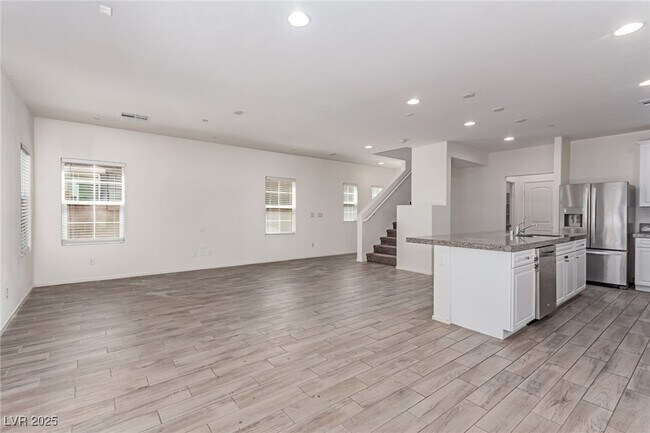 Building Photo - 386 Ambitious St