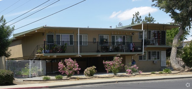 Building Photo - 1450 Marclair Dr