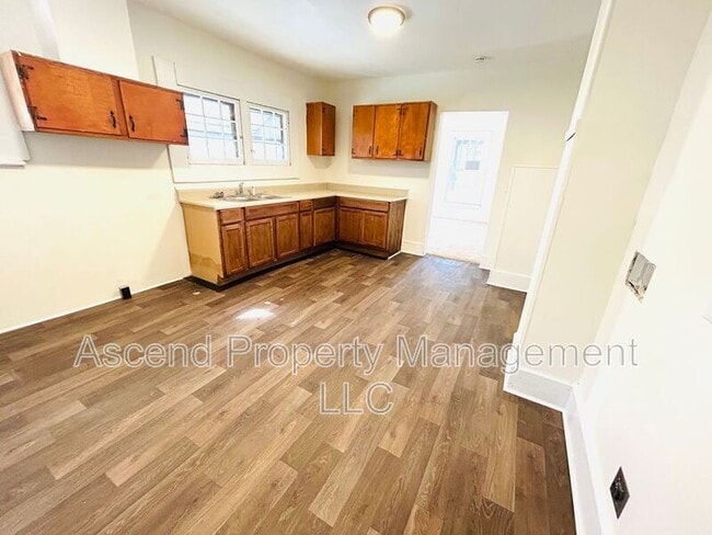 Building Photo - 1500 Bradt St