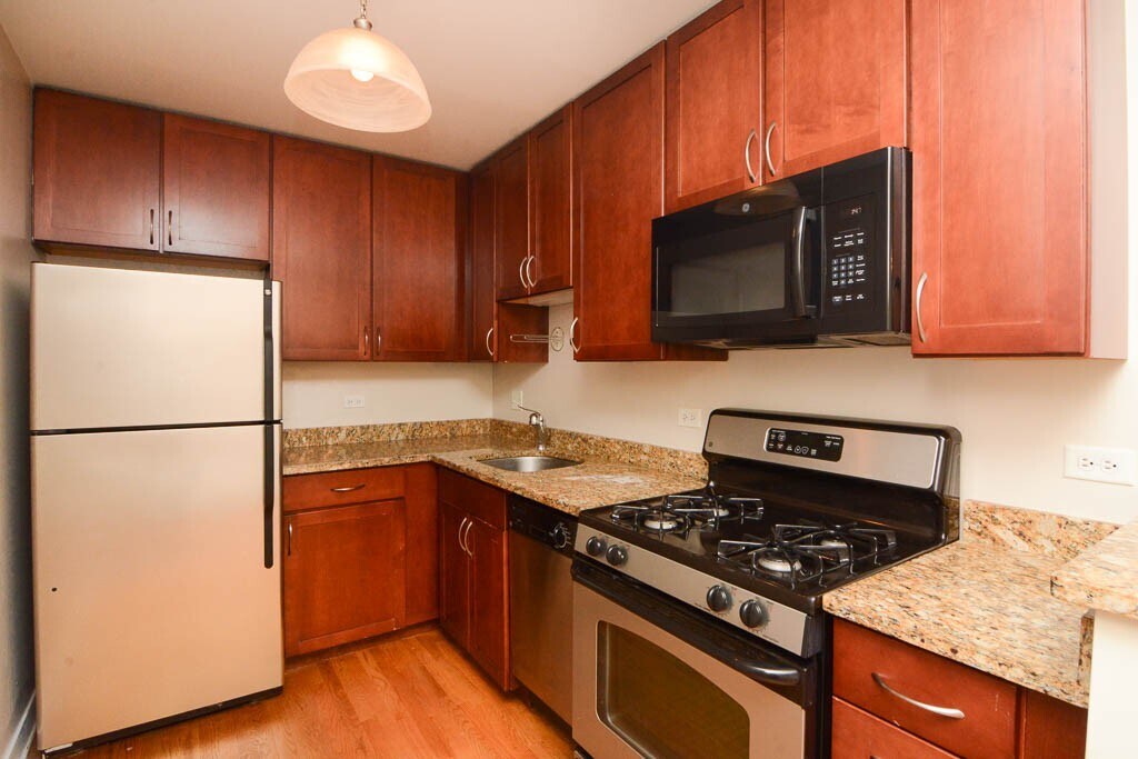 Building Photo - 639 W Wrightwood Ave