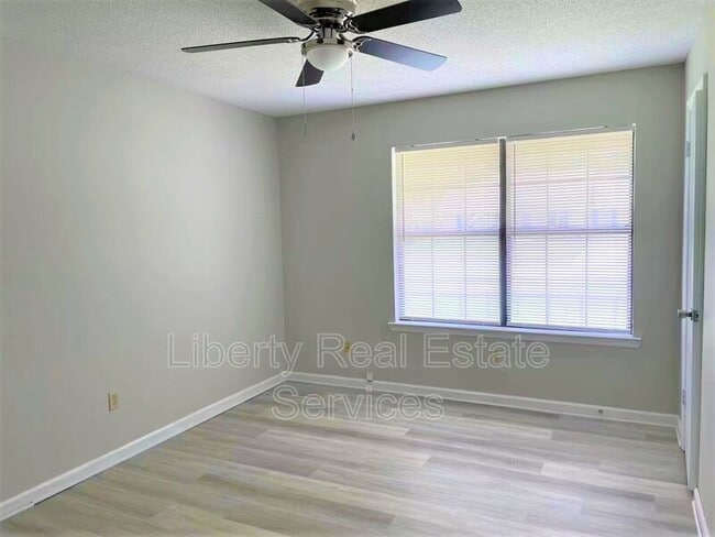 Building Photo - 105 Maid Marian Ct