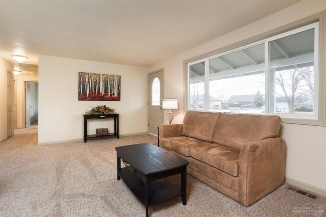 Building Photo - 1444 NW Canyon Dr