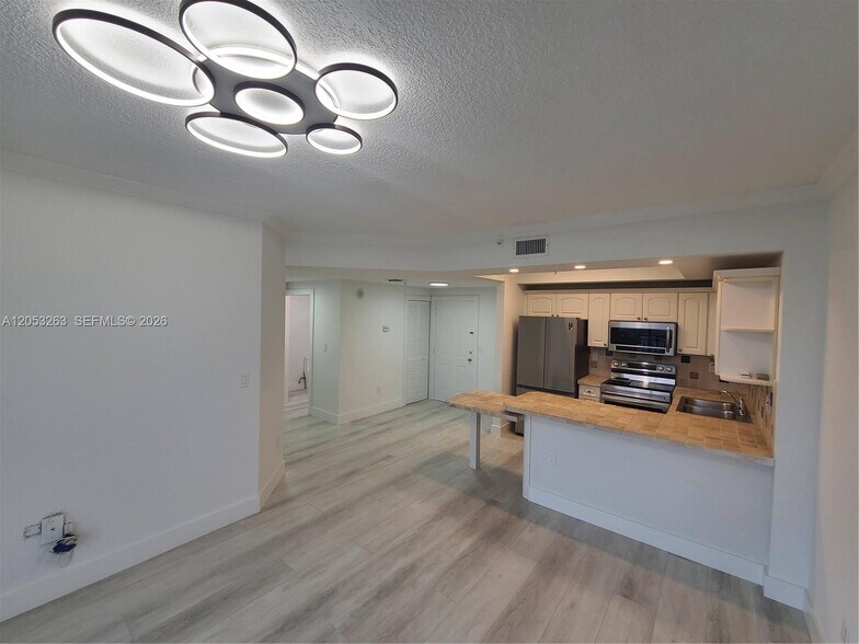 Building Photo - 3500 Coral Way