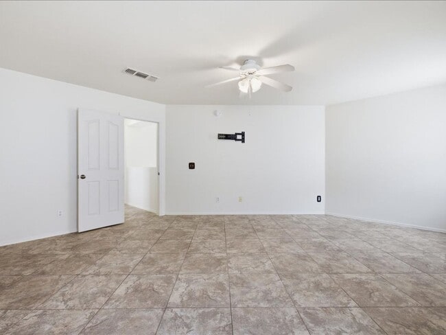 Building Photo - 9909 E Rocky Wash Dr