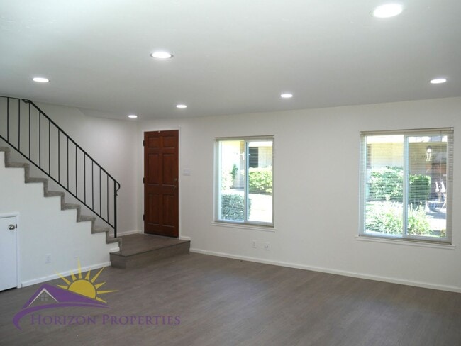 Building Photo - 3 Bed 2.5 Bath 1,380 sqft Townhome in Carm...