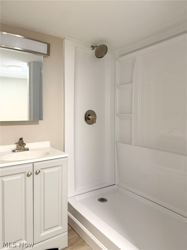 Building Photo - 642 Broadway