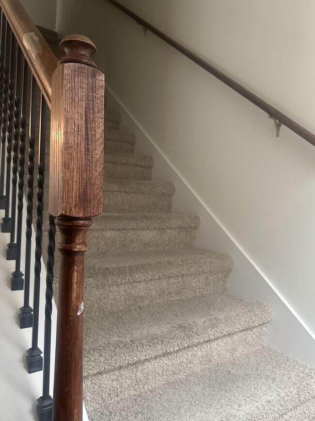 Building Photo - MUST SEE! Beautiful 3 bedroom, 2.5 bath 2 story home with fenced back yard! $2500 per month