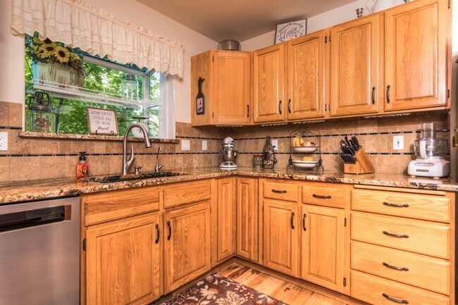 Building Photo - Beautiful home in Tanglewood