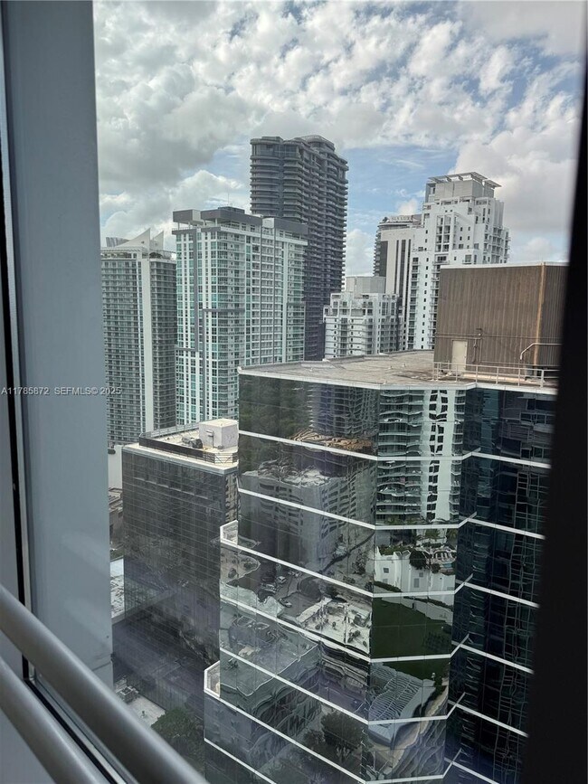 Building Photo - 1395 Brickell Ave
