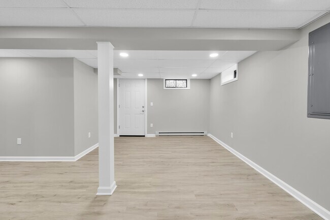 Building Photo - 26 Seminole Cir