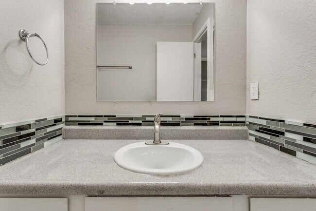 Building Photo - $699 - 2BR in Moore - $99 Move in Special! $0 Deposit!