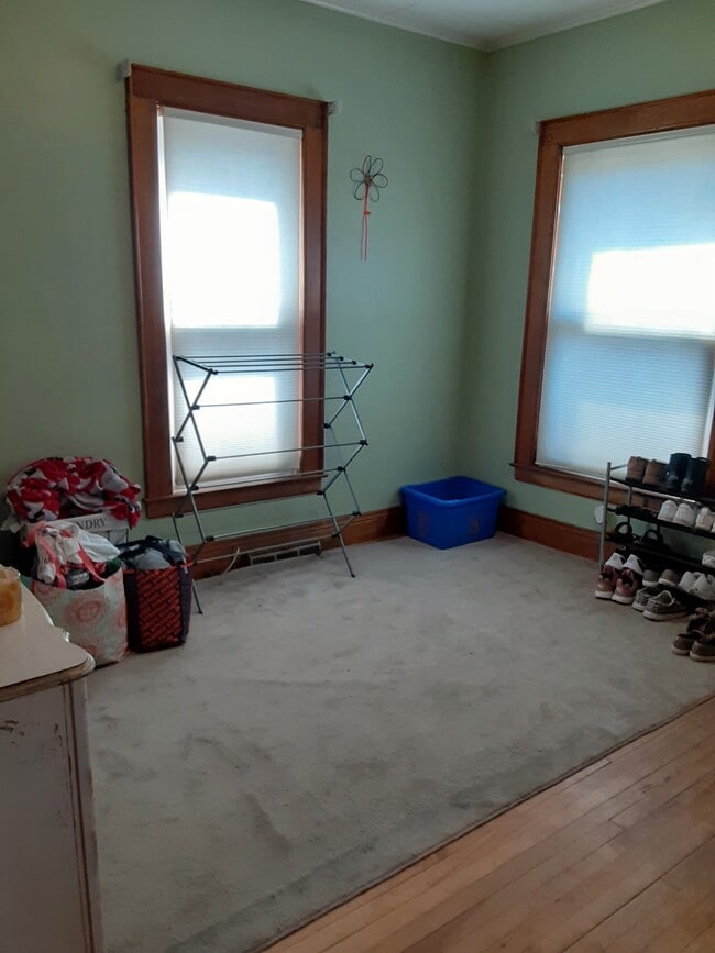 large foyer - 931 Westcott St