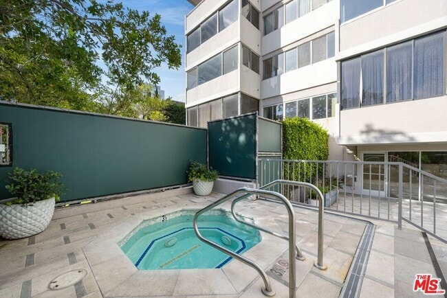 Building Photo - 875 Comstock Ave