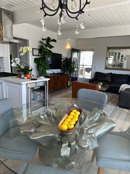 Building Photo - 205 41st St