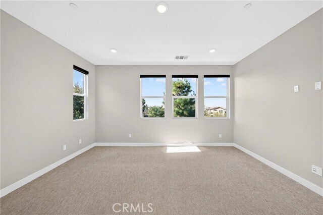 Building Photo - 346 Chorus