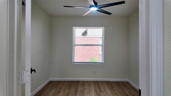 Building Photo - 11343 Lippitt Ave