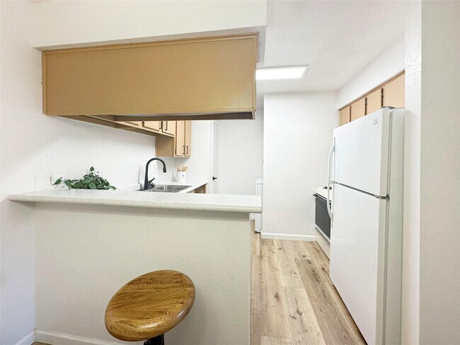 Building Photo - 9350 Country Creek St